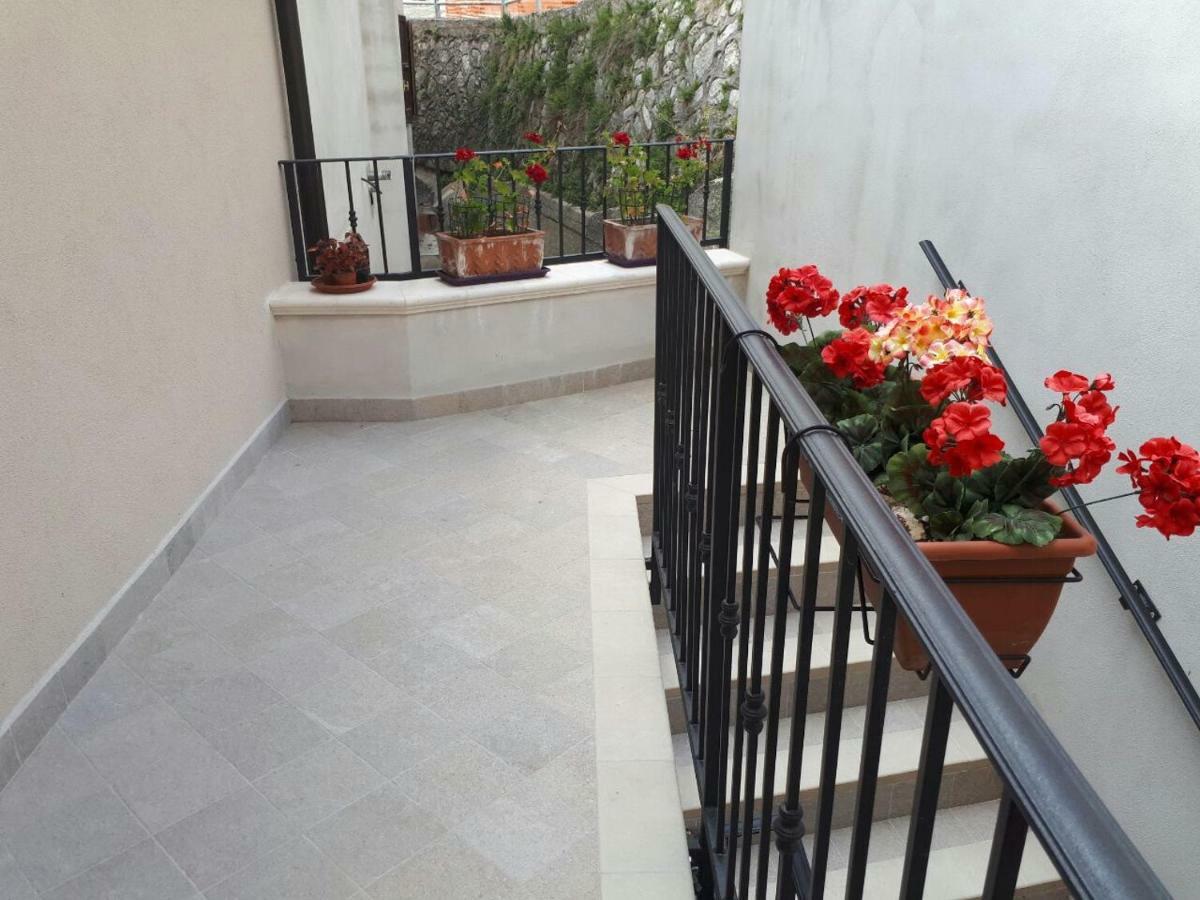 Appartamenti Raggio Di Sole كاستل ديل مونتيه المظهر الخارجي الصورة